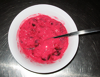 Rote Beeren-Joghurt-Eis